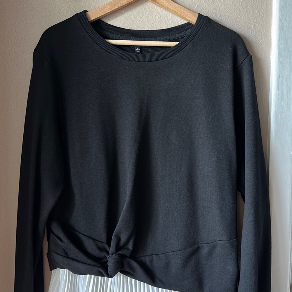 NWT ATHENA MARIE Black and White Pleated Twist Front Sweatshirt